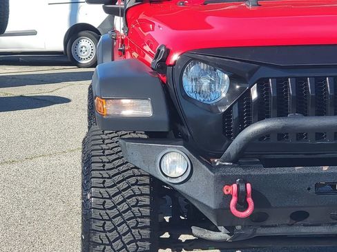 Used 2019 Jeep Wrangler Sport image 3