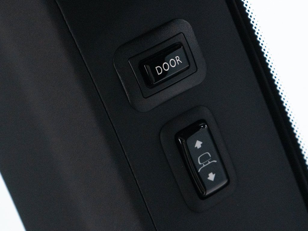 Certified 2023 Rolls-Royce Cullinan Black Badge w/ Driver's Package AWD/4WD image 33
