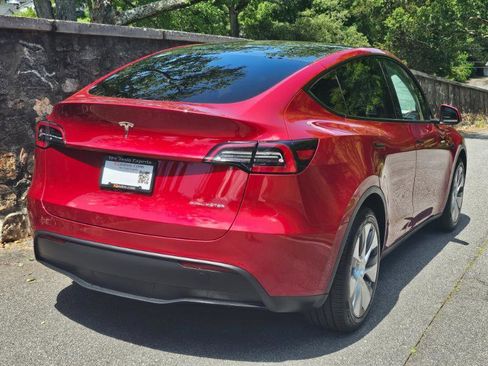 Used 2024 Tesla Model Y Long Range AWD/4WD image 11