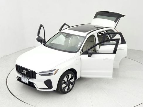 Certified 2024 Volvo XC60 T8 Plus w/ Protection Package Premier image 17