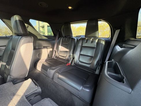Used 2013 Ford Explorer XLT image 25