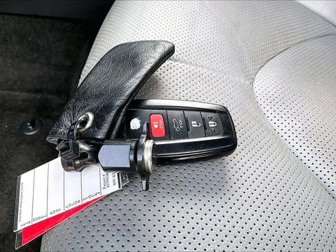 Used 2023 Toyota Highlander Limited FWD image 15