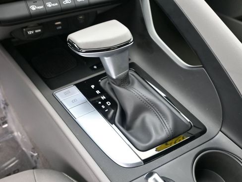 Certified 2025 Hyundai Elantra Sport image 19