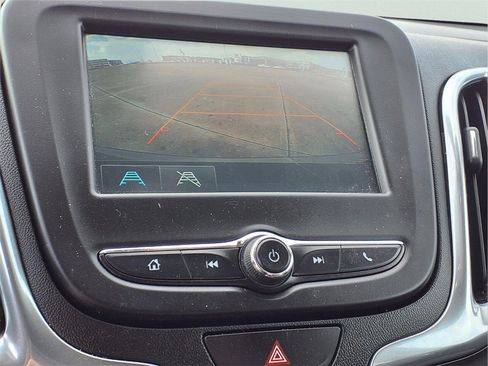 Used 2018 Chevrolet Equinox LT image 19