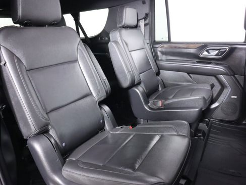 Used 2022 Chevrolet Suburban Z71 w/ Luxury Package image 46