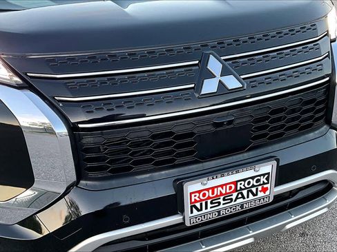 Used 2023 Mitsubishi Outlander SE image 28