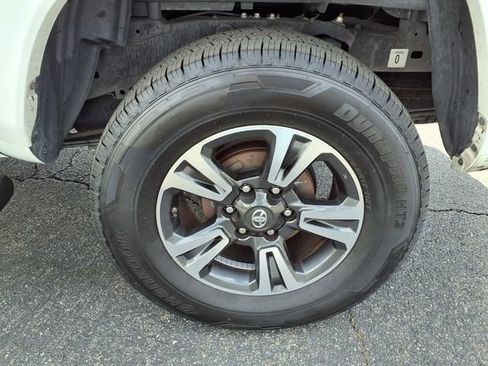 Used 2019 Toyota Tacoma TRD Sport w/ Technology Package image 18