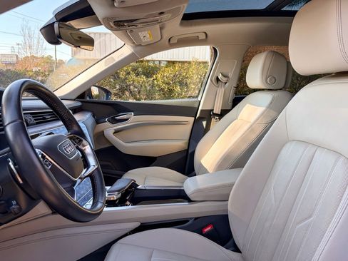 Used 2019 Audi e-tron Premium Plus image 19