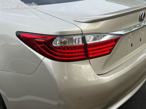 Used 2014 Lexus ES 300h w/ Premium Package w/Bamboo Trim image 10