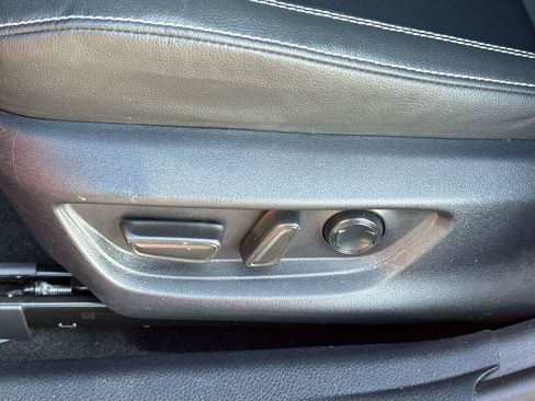 Used 2025 Toyota Camry SE image 28