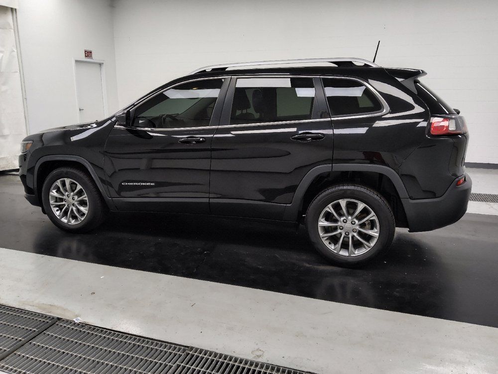 Used 2019 Jeep Cherokee Latitude Plus w/ Comfort/Convenience Group FWD image 3