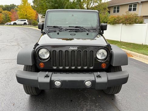 Used 2011 Jeep Wrangler Unlimited Rubicon w/ Connectivity Group image 12