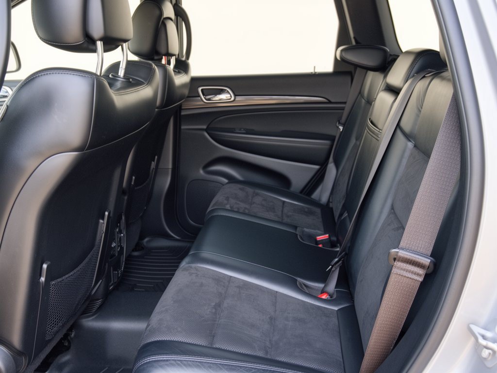 Used 2021 Jeep Grand Cherokee Laredo X RWD image 25
