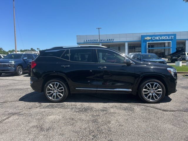 Used 2023 GMC Terrain Denali AWD/4WD image 2