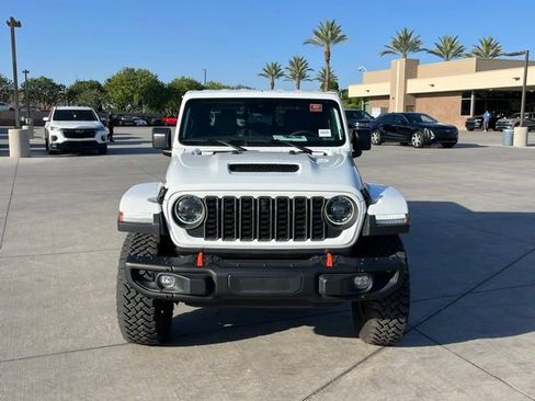 Certified 2025 Jeep Gladiator Mojave AWD/4WD image 5