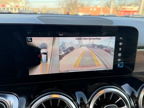 Used 2022 Mercedes-Benz GLB 250 4MATIC image 21