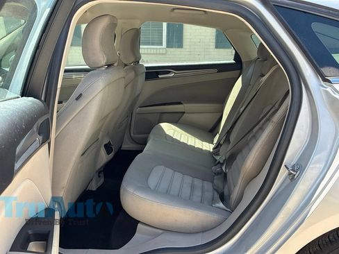 Used 2018 Ford Fusion SE w/ Fusion SE Technology Package FWD image 38