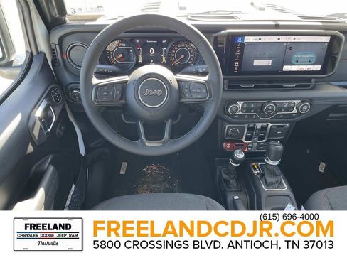 New 2025 Jeep Gladiator Rubicon w/ Convenience Group AWD/4WD image 11