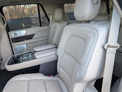 Used 2018 Lincoln Navigator Reserve w/ Technology Package image 28