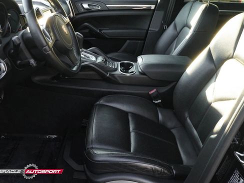 Used 2014 Porsche Cayenne Turbo image 17