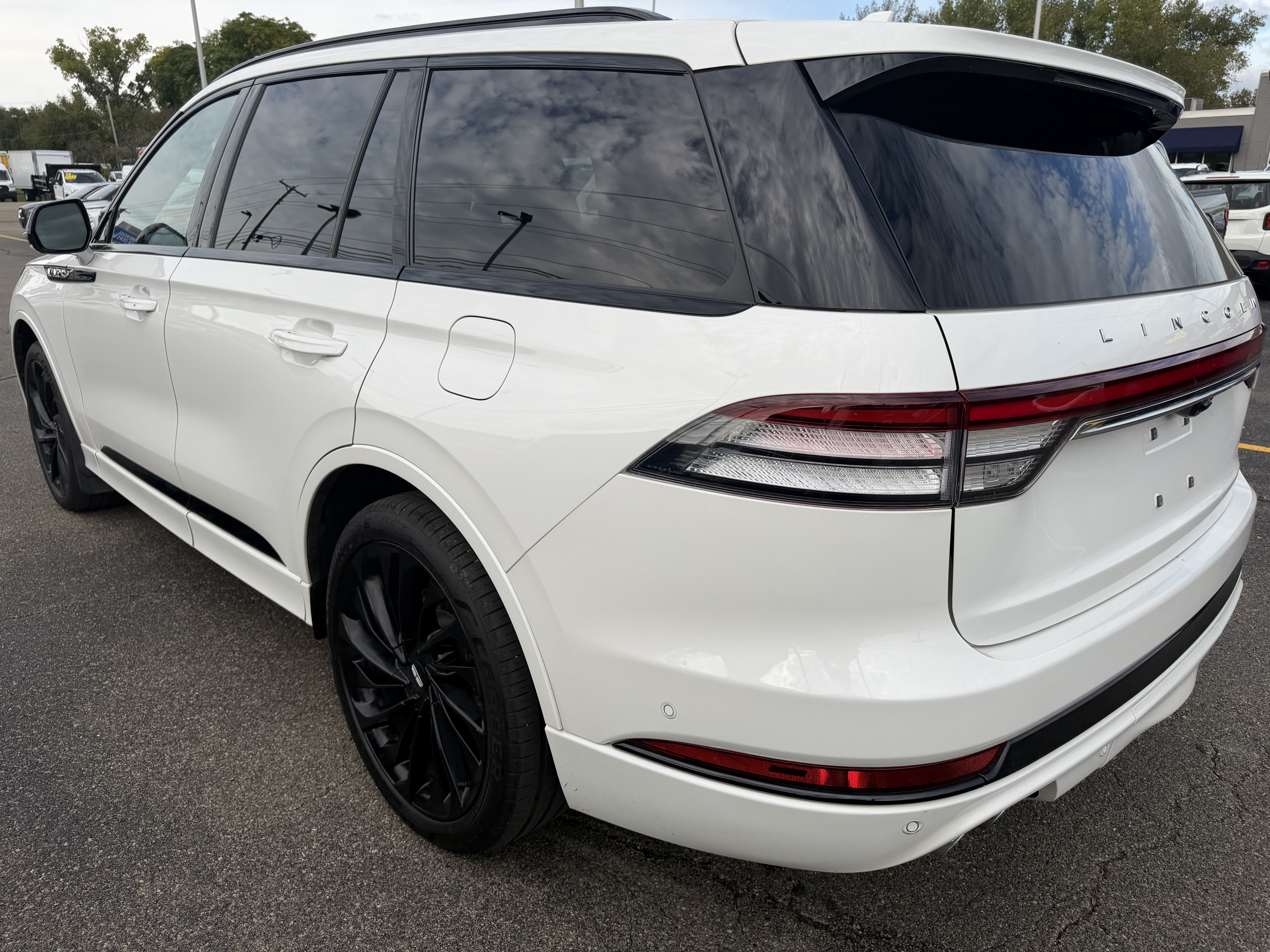 Used 2023 Lincoln Aviator Reserve w/ Equipment Group 201A AWD/4WD image 3