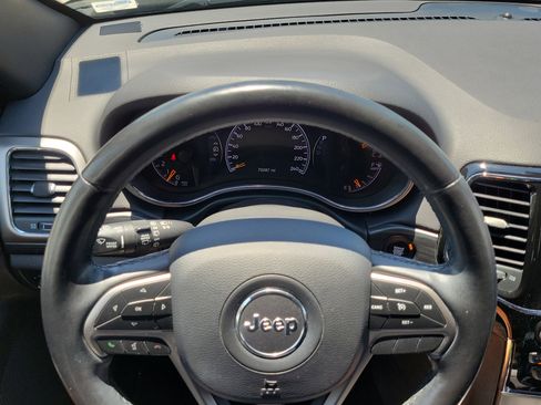 Used 2020 Jeep Grand Cherokee Altitude AWD/4WD image 21