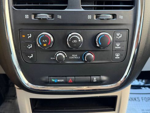 Used 2018 Dodge Grand Caravan SE w/ Power Convenience Group I FWD image 37