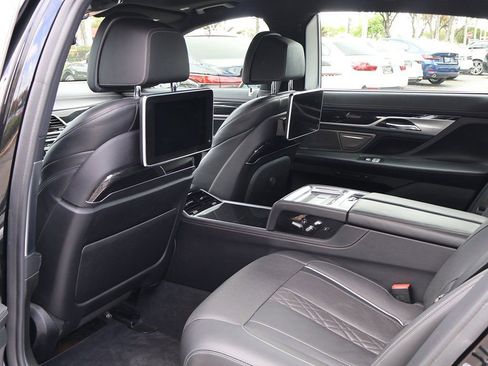 Used 2019 BMW 750i xDrive image 37