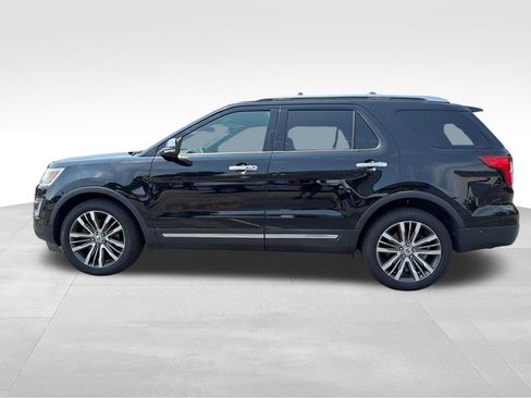 Used 2017 Ford Explorer Platinum AWD/4WD image 2