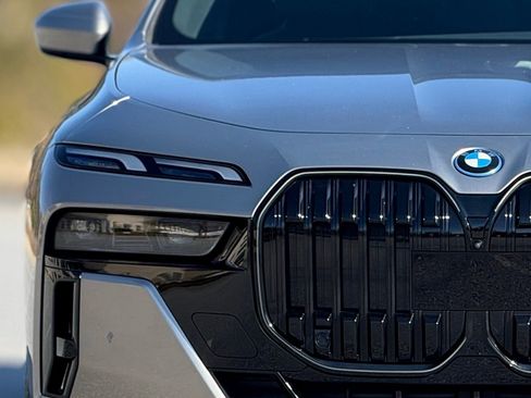 Used 2024 BMW i7 eDrive50 w/ M Sport Package image 13