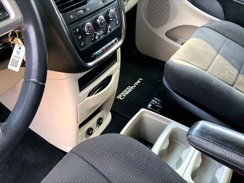 Used 2013 Dodge Grand Caravan SE FWD image 17