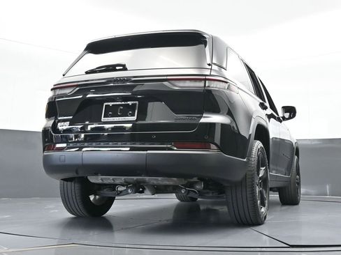 Used 2023 Jeep Grand Cherokee Limited w/ Black Appearance Package image 62