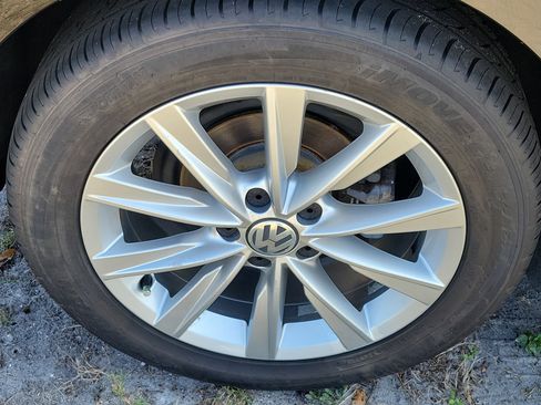 Used 2018 Volkswagen Beetle 2.0T S w/ Style & Comfort Package For S image 10