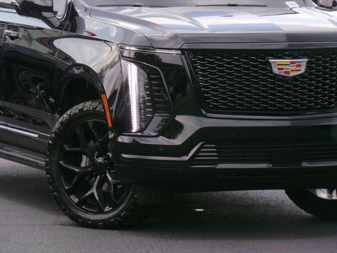 Used 2025 Cadillac Escalade ESV Sport AWD/4WD image 26