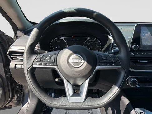 Used 2024 Nissan Altima 2.5 SV AWD/4WD image 32