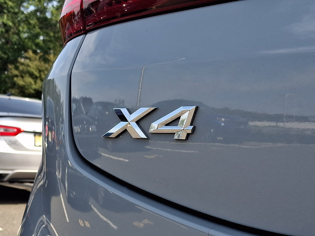 Used 2024 BMW X4 xDrive30i w/ M Sport Package AWD/4WD image 31