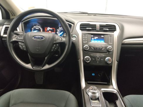 Used 2018 Ford Fusion SE image 22