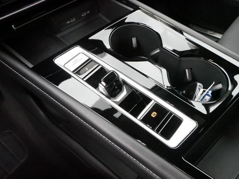 Certified 2024 Volkswagen Atlas SE image 24