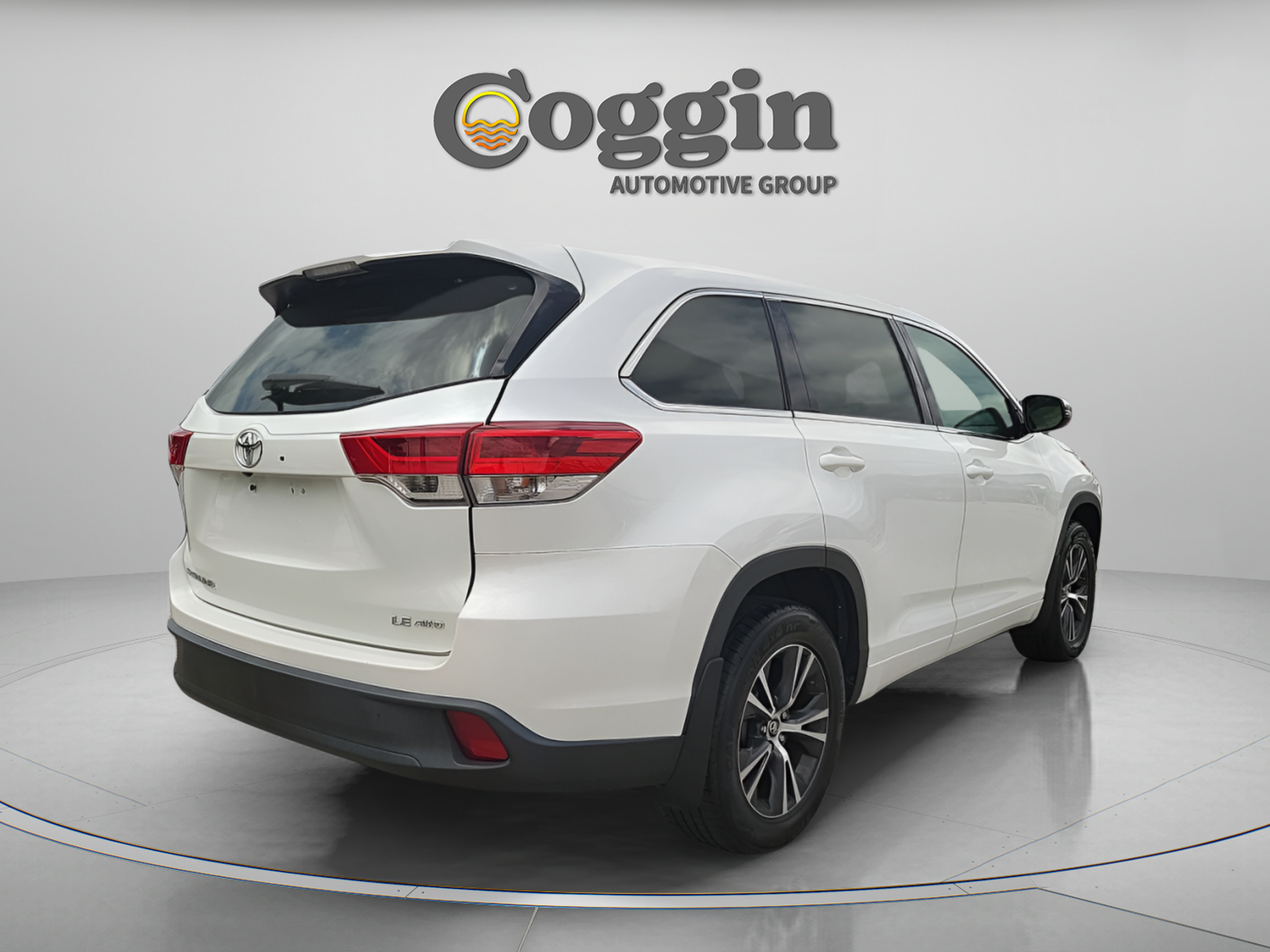 Used 2018 Toyota Highlander Plus AWD/4WD image 6
