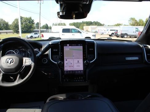 Used 2025 RAM 2500 Big Horn AWD/4WD image 15