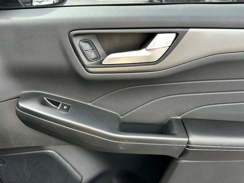 Used 2023 Ford Escape SE image 33