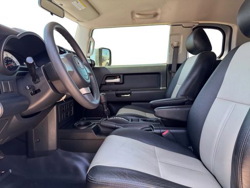 Used 2007 Toyota FJ Cruiser 2WD image 10