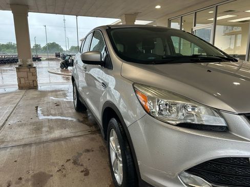 Used 2015 Ford Escape SE FWD image 11