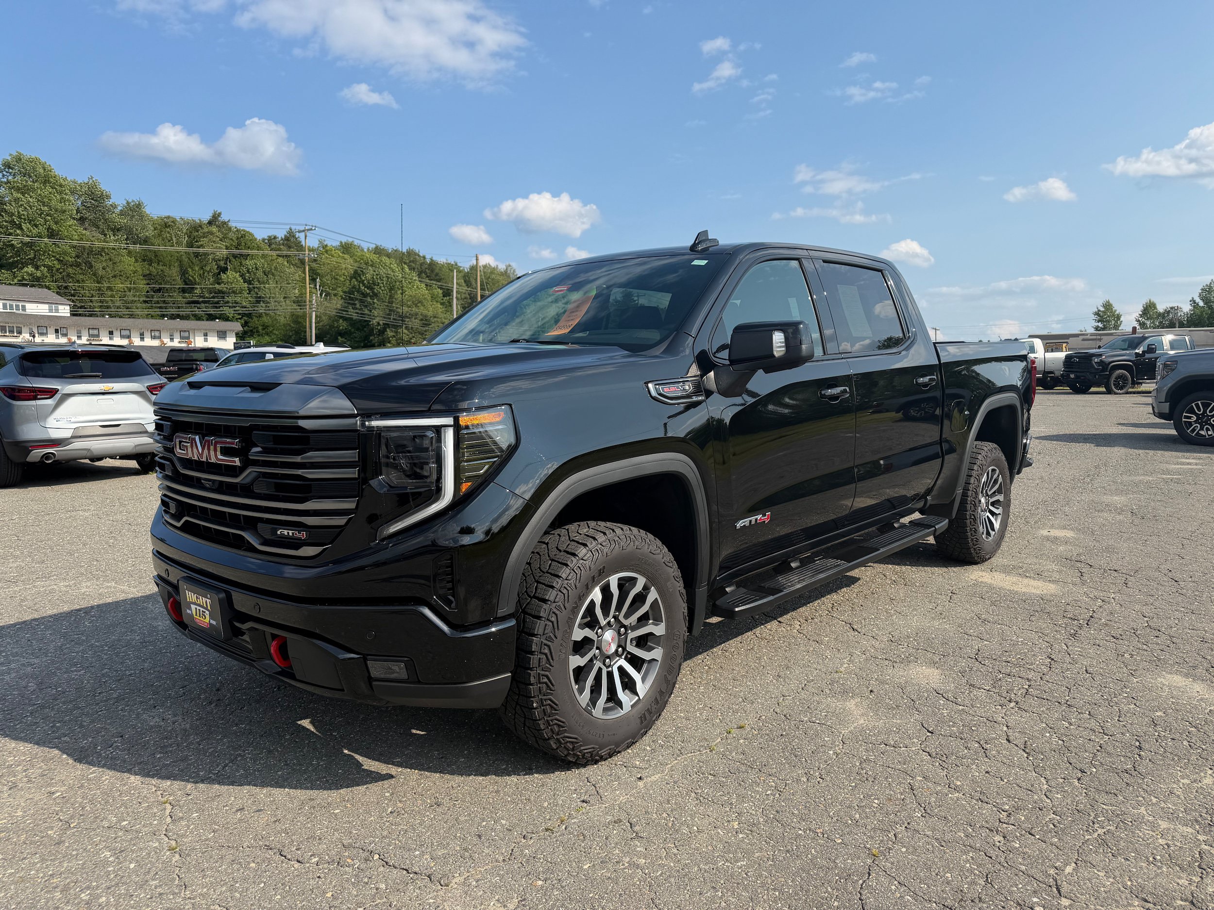 Used 2023 GMC Sierra 1500 AT4 w/ Technology Package AWD/4WD image 8