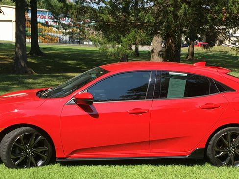 Used 2018 Honda Civic Sport image 2