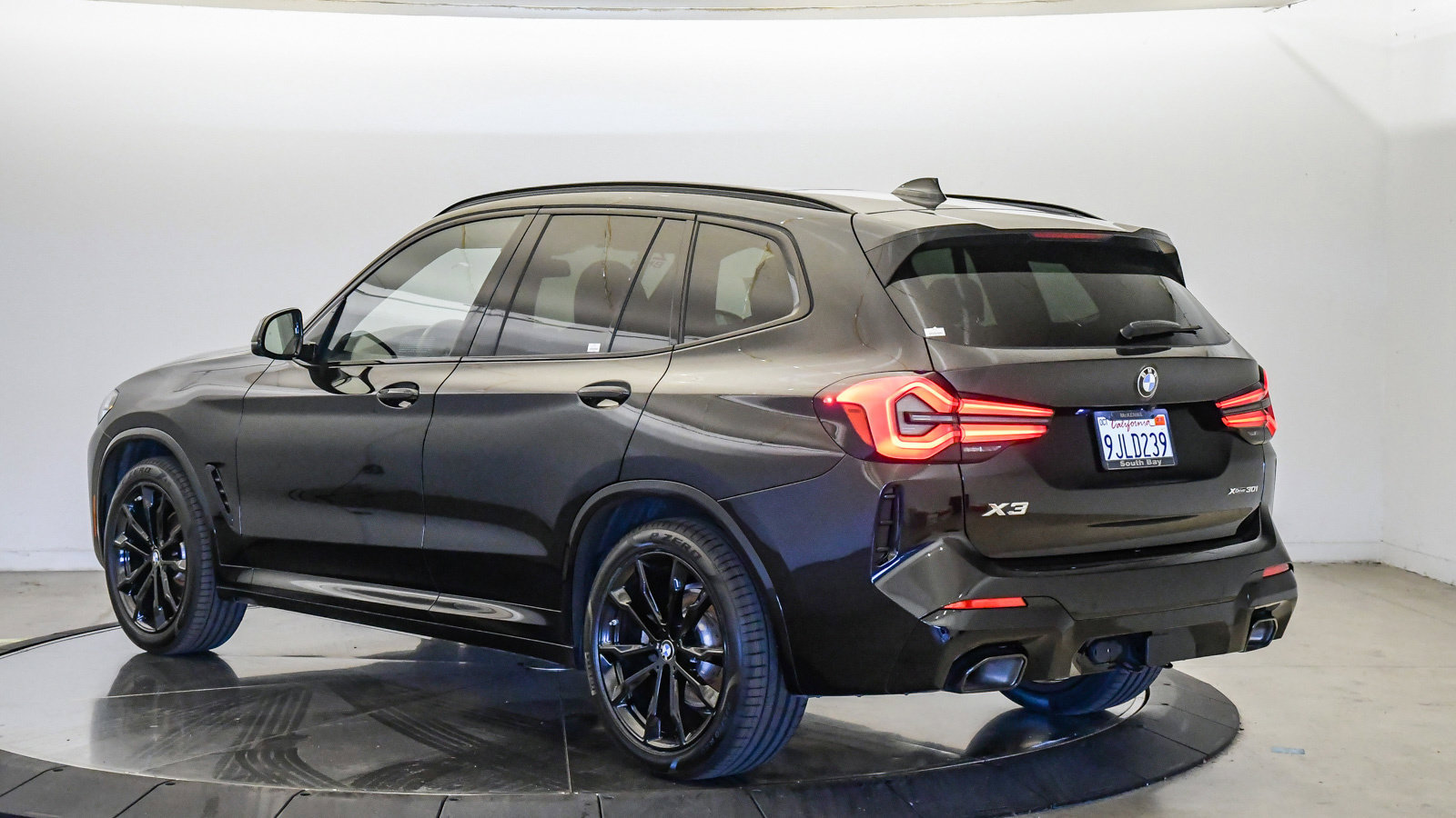 Used 2023 BMW X3 xDrive30i w/ M Sport Package AWD/4WD image 2