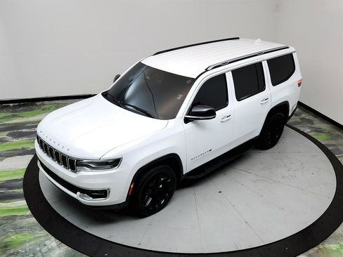 Used 2023 Jeep Wagoneer 4WD image 34