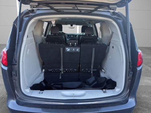 Used 2020 Chrysler Voyager Lxi image 12