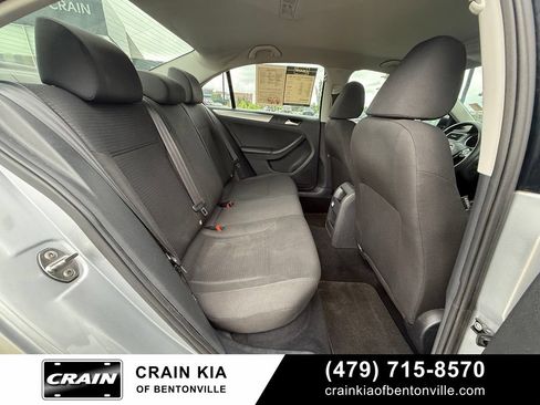 Used 2015 Volkswagen Jetta SE FWD image 29