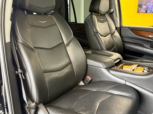 Used 2018 Cadillac Escalade 2WD image 16